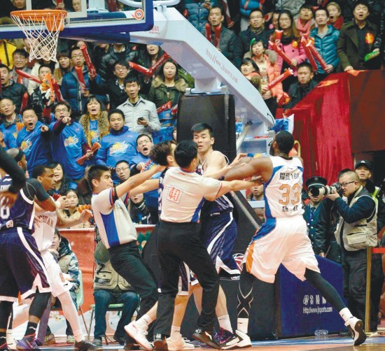 辽媒:只开罚单就能净化CBA赛场?何不先做好预案?