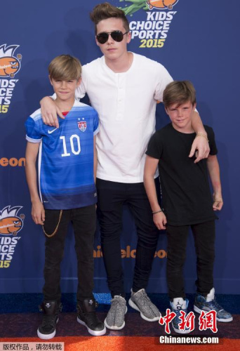 贝克汉姆儿子打网球被赞有天赋对战穆雷毫不怯场