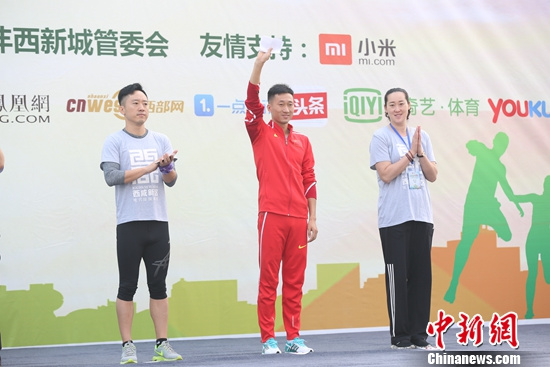 王镇宋妮娜助力大西安“跑步家”首站近千跑友参赛