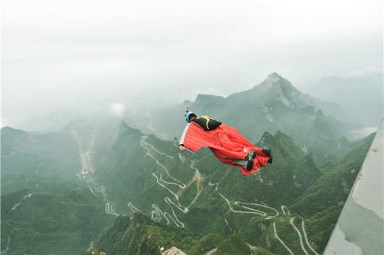 中国飞人张树鹏五年磨一剑首战翼装飞行世锦赛