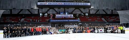 国际高校冰球联赛落幕哈萨克斯坦尤斯坦国立大学队获得冠军