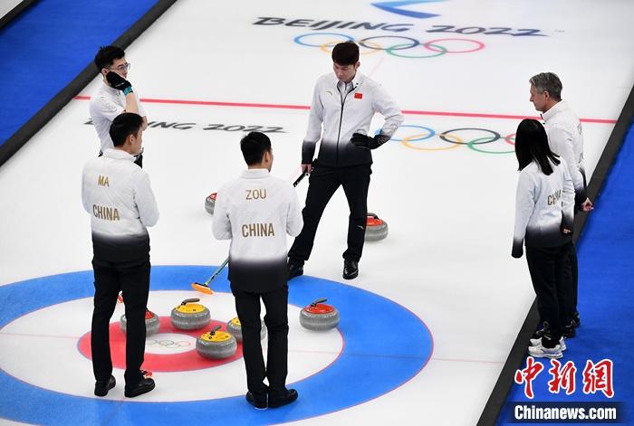 中国男子冰壶队8：10不敌加拿大队遭遇三连败