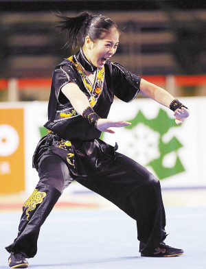 美女大学生全运赛场舞刀弄棒蝉联金牌组图3