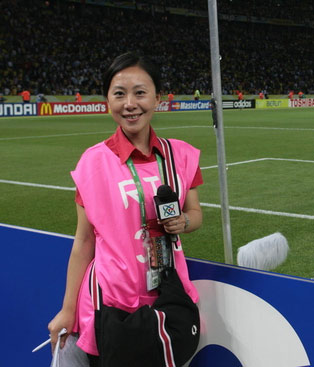 巨星背后竟有中国女人 央视女记者逼出罗本进球