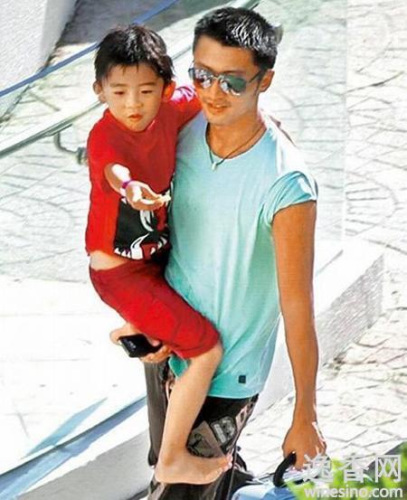 谢霆锋带Lucas甜蜜出游张柏芝被曝靠红酒丰胸