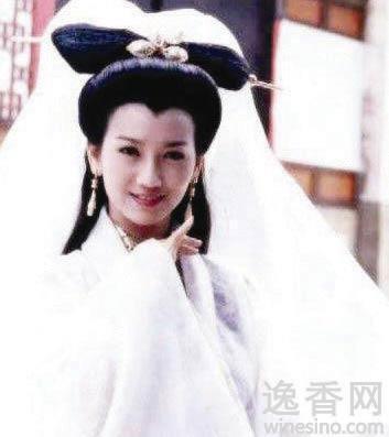赵雅芝自爆青春永驻秘笈自酿葡萄酒护肤佳品