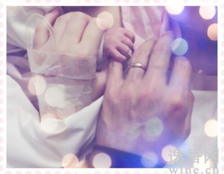 李小璐顺利产女产后喝红酒瘦身补血功效好(图)