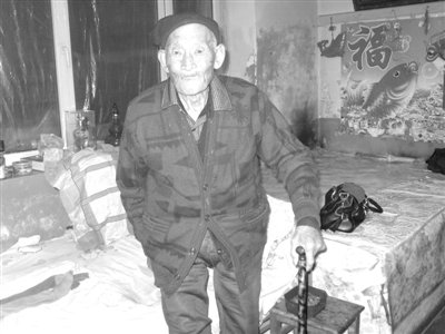 107岁高龄老人分享长寿经常走路每天喝7两酒
