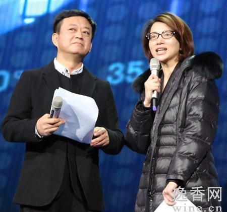 董卿素颜现身彩排央视一姐被曝深夜小酌红酒(图)
