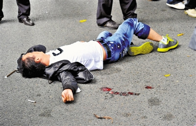 醉汉袭击少女欲性侵反被推到(图)