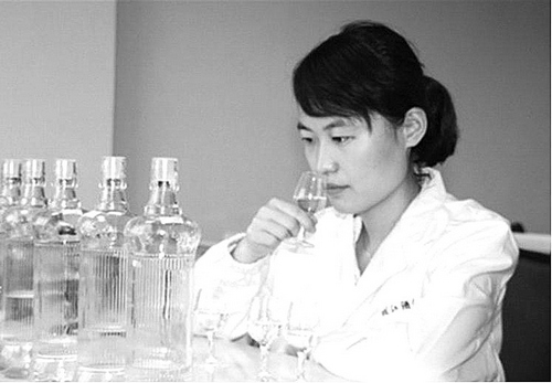湖北美女品酒师22岁入行一年喝上百斤酒(图)