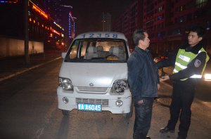 甘肃一男子酒驾执法车肇事单位称其为临时工