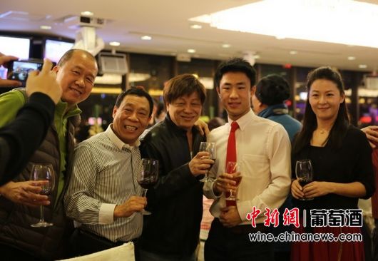 联手澳洲百利达酒庄邵氏兄弟举办2013同学联谊会