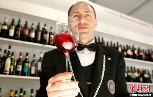 为葡萄酒挑选合适的酒杯让“杯具”变喜剧(图)