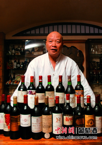 收藏家冯卫东:名片就是一瓶葡萄酒
