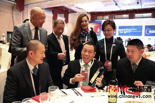 ���ް������ٴ�Я��ȫ��CEOԲ������