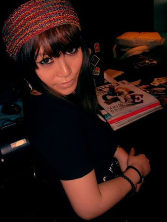 各大门户网站均贴出了国内知名地下r&b歌手k-bo(原名崔菲菲)在广东