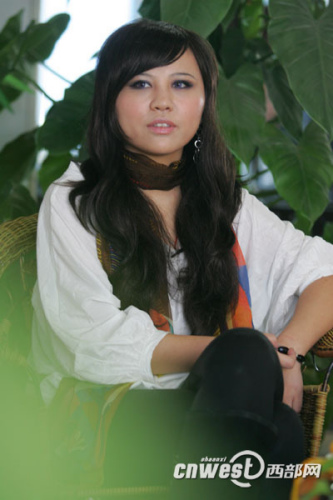 出家超女韩真真整容后受访面部浮肿承认冲动2