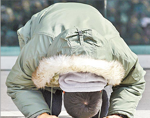 玄彬入伍洒泪跪谢粉丝小贩爆满军方疏导组图2