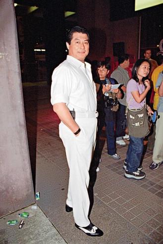 郑欣宜否认因郑少秋与邓光荣不合 痛哭悼念干爹(2)——中新网