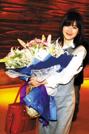 酒井法子抵京感动流泪出席活动报酬达1亿日元 中新网
