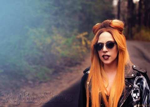 LadyGaga����������־ʱ����ĸ�ع���Ȼ��ͼ����3��