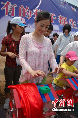 ܽ�ؽ�����װ�����ࣺ�Ҽ��Ĳ��Ƿ���ƫ����ͼ����7��