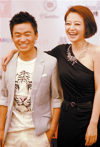 王宝强穿虎头t恤亮相预言金爵影帝"名字三个字"