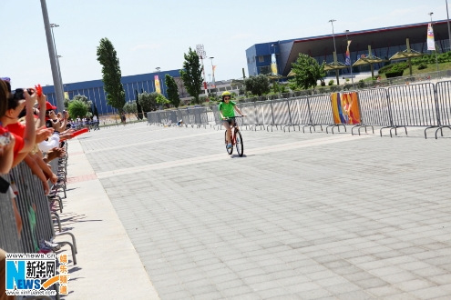 ����������ϣ���ذ»���˲μӵ�����������ͼ����4��