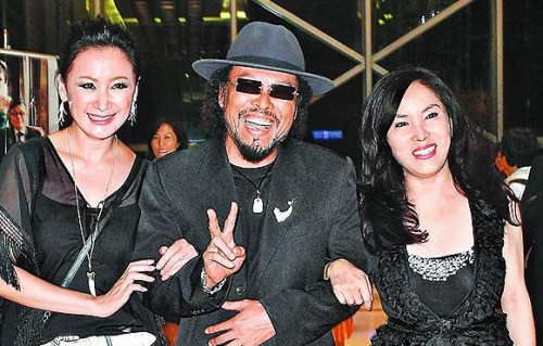 48岁许效舜补办喜酒快嘴称24岁娇妻已怀孕图2