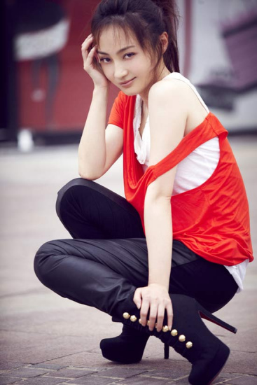 Ҧ����д��һ���崿·�������Ƿ϶���Ů�ˣ�ͼ����2��
