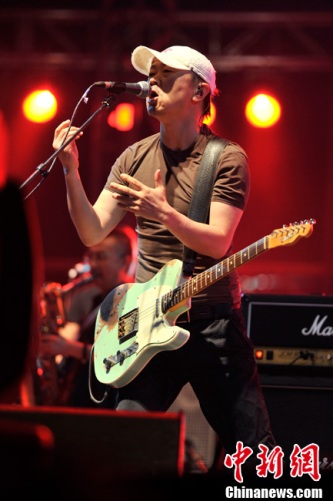 �޽�ѹ���ű����ֽ�����8����Ů�������裨ͼ����2��