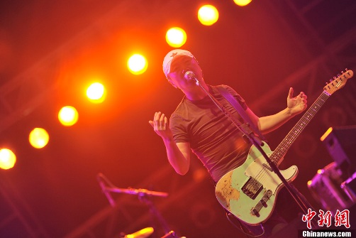 �޽�ѹ���ű����ֽ�����8����Ů�������裨ͼ����4��