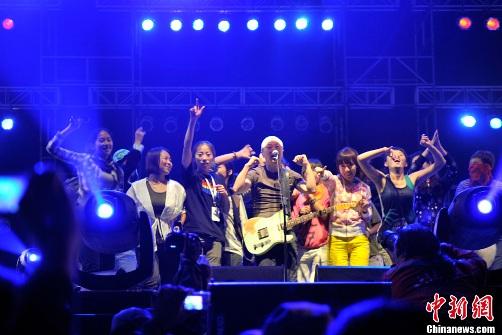 �޽�ѹ���ű����ֽ�����8����Ů�������裨ͼ����6��