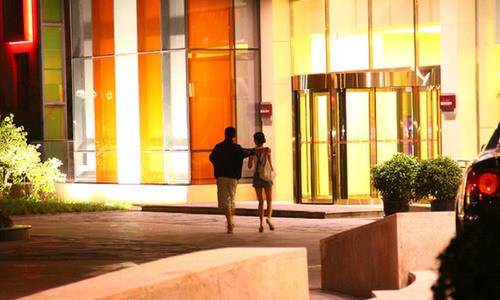 ����ǰŮ���������ڵ�С�������Ļᣨͼ����2��