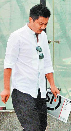 ����Ӣ����䴩���·��ϻ�����ж��Ϲ�Ȣ�Լ���3��