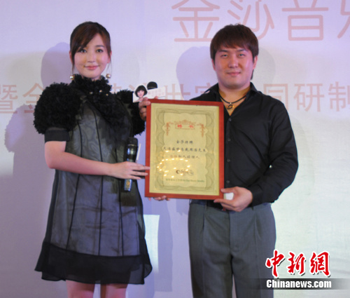 ��ɯ����������������䲻֪���ˡ�׷�󡱶��꣨ͼ����3��