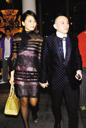 ���������١���˸�Ƿ���4ǹ֧���������汨��