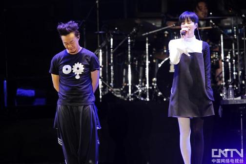 �����������Ѹ���������ڰ״�糱��˧����ͼ��