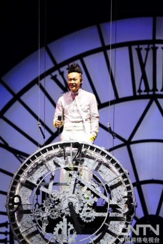 �����������Ѹ���������ڰ״�糱��˧����ͼ����4��