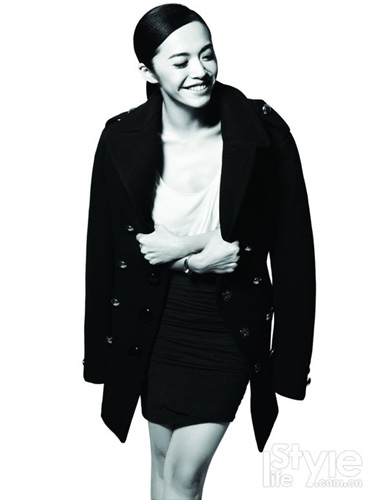 Ҧ���ڰ�д���鶯�����ԳƼ�ͥ��Ů�������ҵ