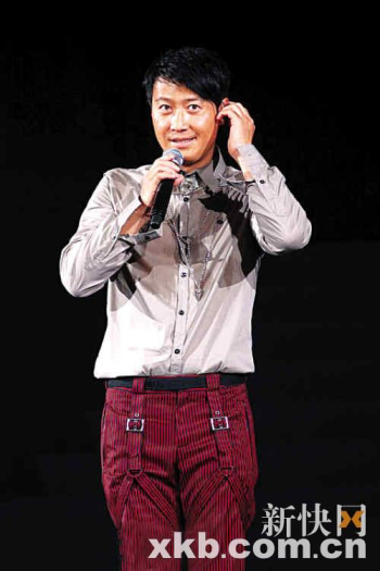 届时将有两个黎明现身舞台,原来黎明邀请了"扮嘢天王"李思捷来化身另
