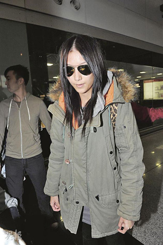 �º������ǿ�ǳ¼λ�������ɧ��Ů�����۽񱨾�