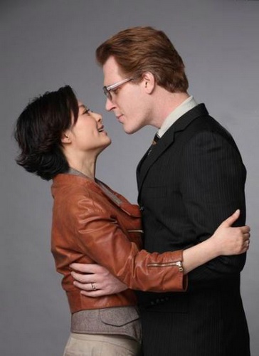 袁莉期待披上婚纱老公晒亲密合影肉麻示爱图