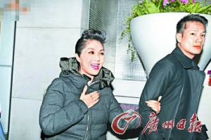 丁子高透露爱妻杨千嬅孕情:总之怀的不是双胞胎
