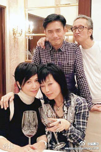 刘嘉玲晒与梁朝伟团聚照为贺新年狂置办年货(图)