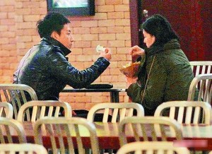 大S带病陪老公看电影被曝豪宅风水差不利生子