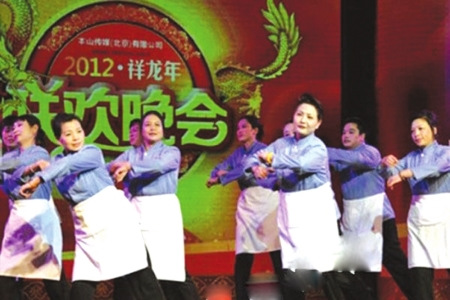 赵家班内部春晚曝光赵本山当观众看保安表演(图)