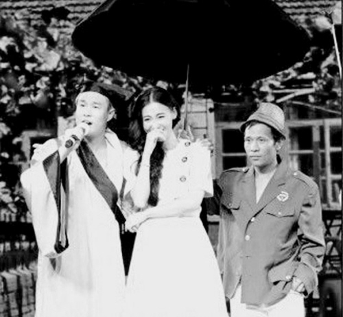 小沈阳搂张柏芝唱二人转宋小宝背后无奈撑伞(图)
