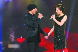 刘恺威父亲称初三已见杨幂赞“未来儿媳”人品好